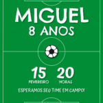 Convite digital de futebol com campo para festa de aniversário